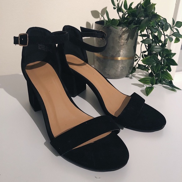 Bamboo Velvet Ankle Strap Block Heel with Buckle 6.5M - Picture 5 of 6
